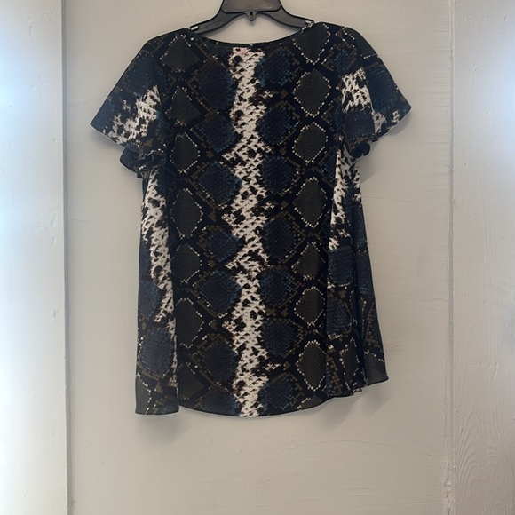 Buddy Love Python Printed Flutter Sleeve Top Size Medium - Picture 5 of 5